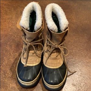 Sorel women’s caribou snow boots size 8